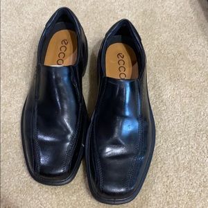Men’s dress shoes